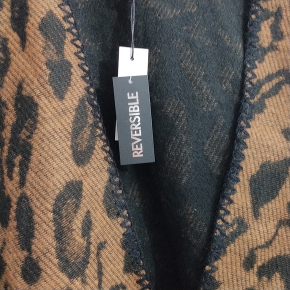 Apt. 9. Animal Print Reversible Cape Wrap OS - Picture 5 of 10